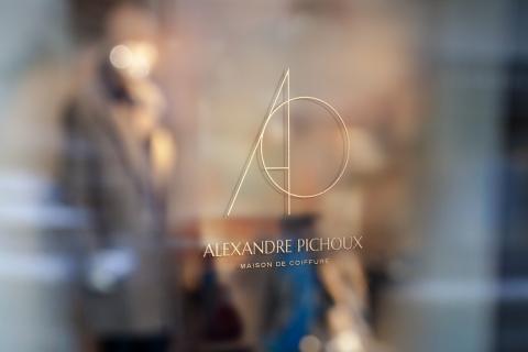 Conception d’une identité visuelle, d’un design système, d’un site web corporate UX/ui + dev et de la décoration intérieure des salons d'Alexandre Pichoux.