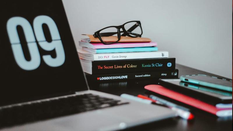 Se lancer en freelance dans le digital : les outils indispensables (site web, facturation, CRM, gestion de projet, SEO…)