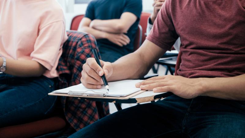 Comment utiliser Hubspot CRM dans l’éducation pour gérer le parcours étudiant