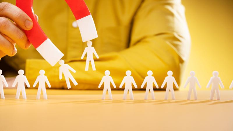 Comment générer des leads B2B qualifiés avec HubSpot CRM