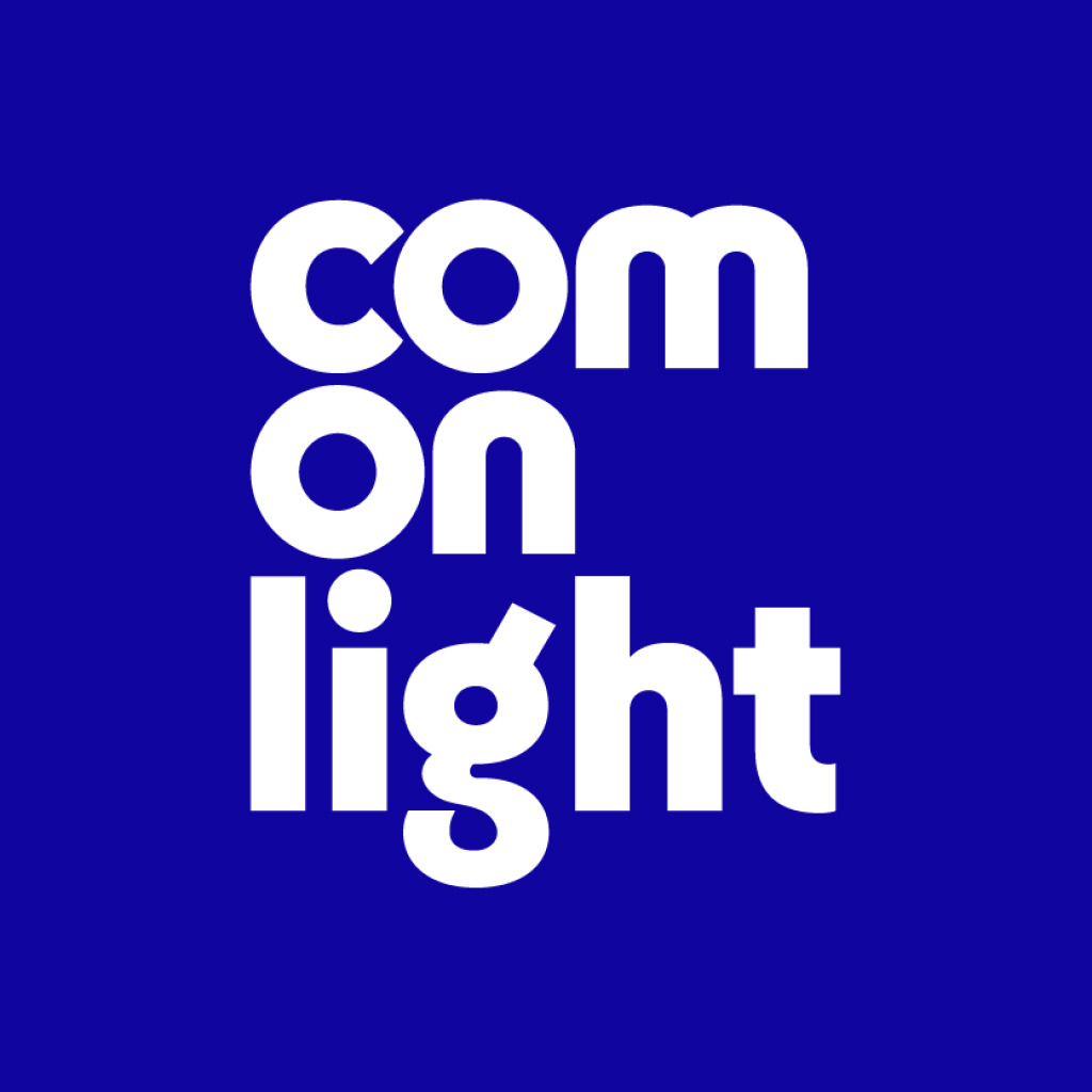 Logo agence COM ON Light UNE Communication Lumineuse